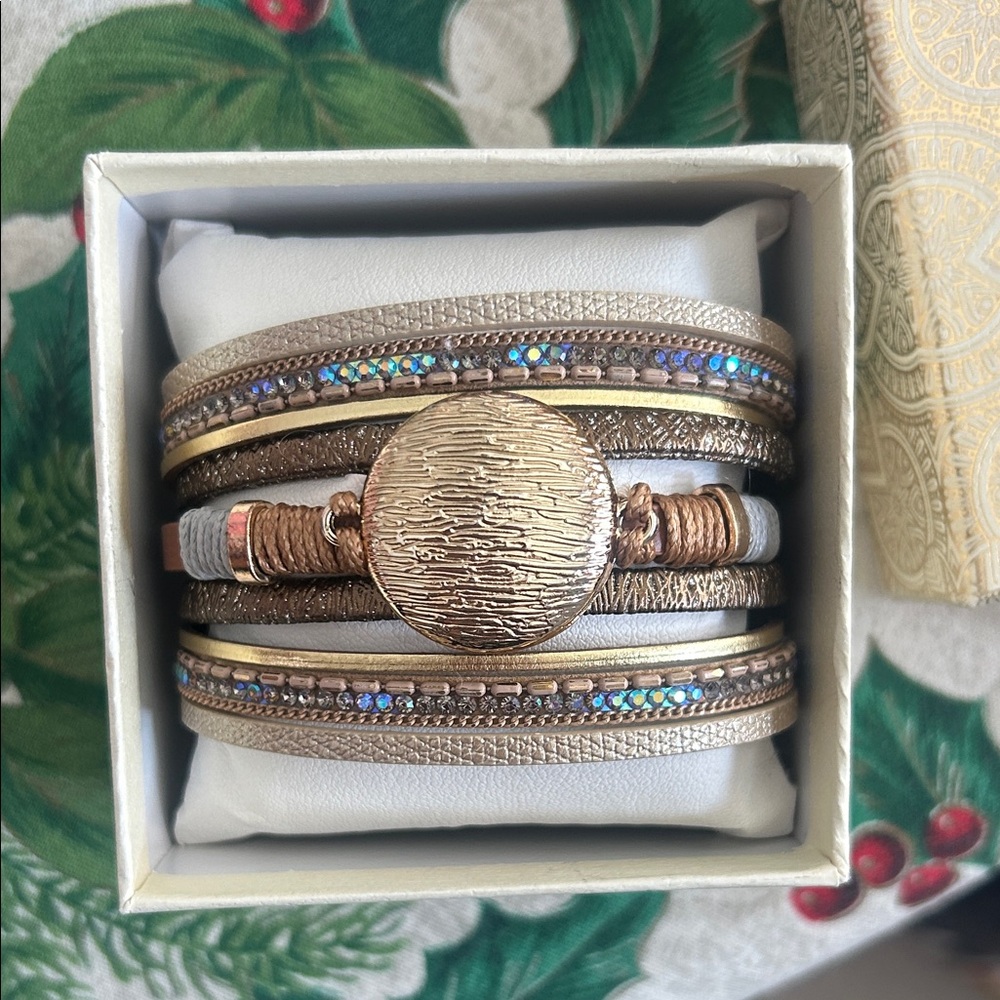 SAACHI Gold Embossed multi layer bracelet